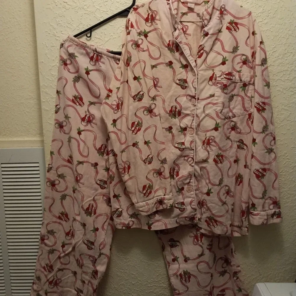 Victoria Secret Lounge/Pajama Set - Picture 1 of 13